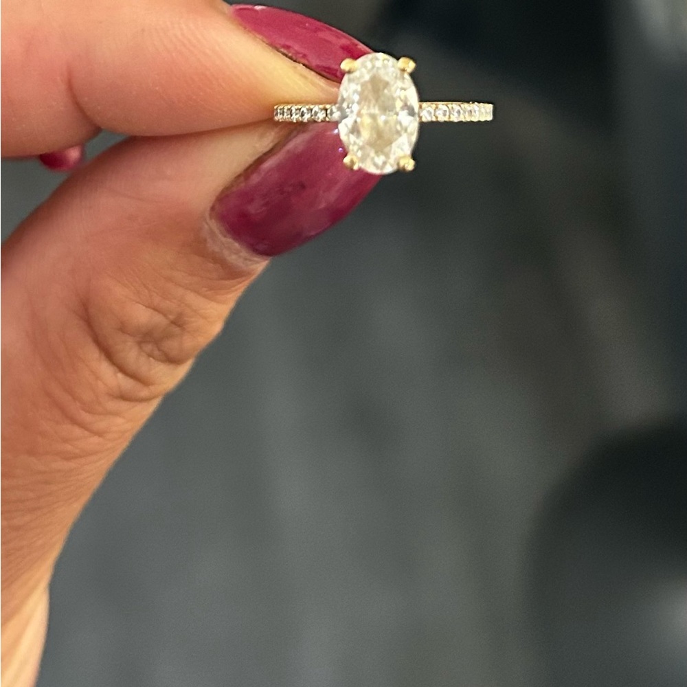 Beautiful Moissanite Engagement ring - Picture 3 of 8